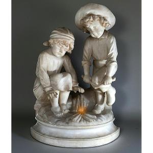 Scultura coppia di Fanciulli cha accendono e si scaldano davanti al fuoco, Marmo, Cipriani 
