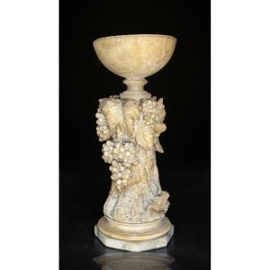 Vaso mitologico con foglie di vite e scene di baccanti