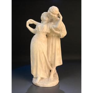 Gruppo scultoreo raffigurante due bambini danzanti Marmo