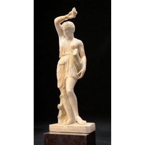 Statua Afrodite Guerriera con dettagli in foglia oro 24 carati, Marmo, Frilli scultore 