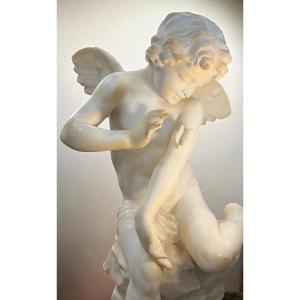 Statua giovane putto che gioca con una Farfalla in Marmo 