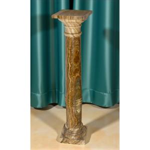 Colonna antica in marmo