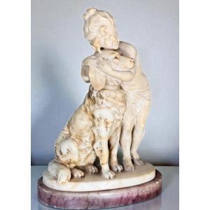 Statua raffigurante una giovane ragazza che abbraccia affettuosamente il suo cagnolino Marmo 