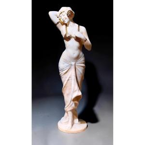 Statua giovane fanciulla danzatrice orientale con decorazioni in oro, Marmo Carrara