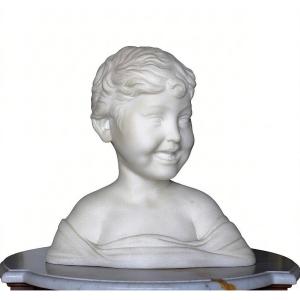 Busto raffigurante un Fanciullo Sorridente in Marmo Bianco Statuario di Carrara