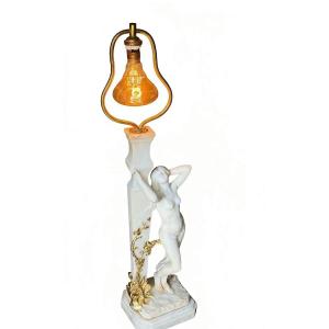 Statua raffigurante una giovane fanciulla nuda che poggia ad un lampione, Marmo e Oro
