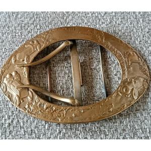 Belt Buckle Featuring An Automobile Race