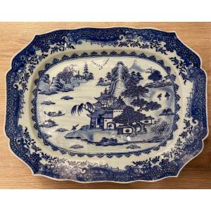 Qianlong Dish. Blue White Chinese Porcelain 18th Century