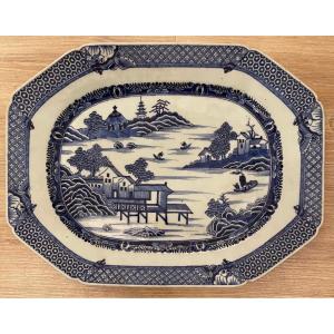 Qianlong Dish. Blue White Chinese Porcelain 18th Century