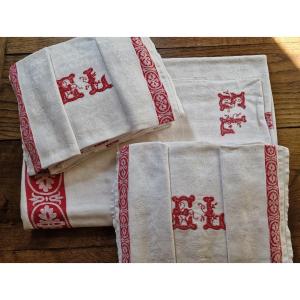 Table Service: Tablecloth With 12 Napkins - Wheel Monogram - Hand Embroidered