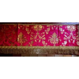18th Century Red And Gold Silk Damascus Piece - 