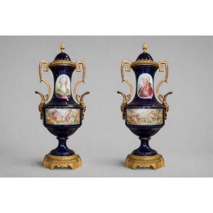 Pair Of Covered Vases In Cobalt Blue Sèvres Porcelain And Gilt Bronze, Late 19th Century