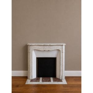 Antique Pompadour Style Mantel In White Carrara Marble From The Late 19th Century