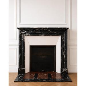 Antique Louis XIII Style Mantel In Black Marquina Marble From The Late 19th Century