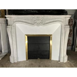 Antique Louis XV Style Mantel In Veined White Marble.