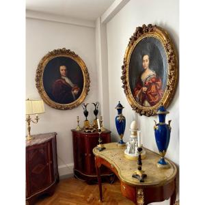 Pair Of 17th Century Portraits In Their Oval Frames In Golden Wood