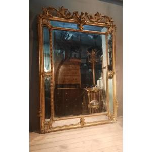 Large Gilded Mirror With Closed Panels 