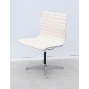 Charles & Ray Eames “ea 105” Leather Chairs For Herman Miller, 1970  
