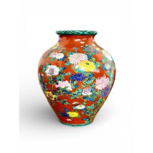 Large Japanese Porcelain Vase In The Kutani Style With Polychrome Floral Decoration
