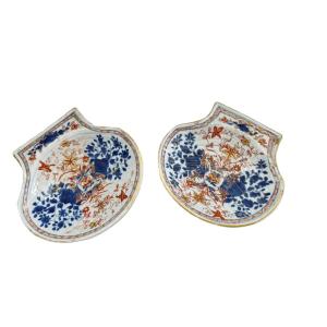 Pair Of Shell-shaped Cups, Imari China, 18th Century