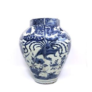 Large Blue And White Arita Porcelain Octogonal Vase, Edo Period Late 17th C