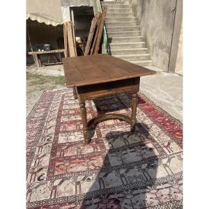 Farmhouse Table, Directory In Walnut From The 18th Century.