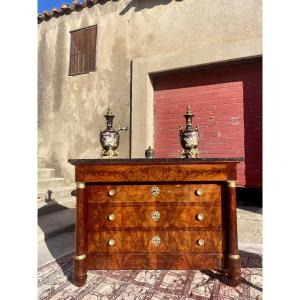 Empire-style Mahogany Chest Of Drawers, With A Flame-like Finish And Detached 19th-century Columns.