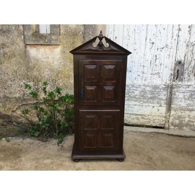 Small Louis XIII 17th Cabinet.