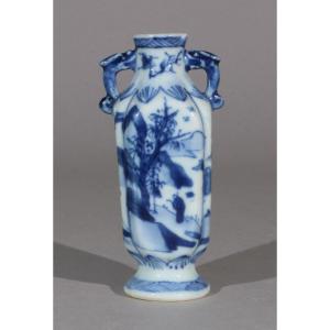 A Small Kangxi Blue And White Vase 17/18th Century