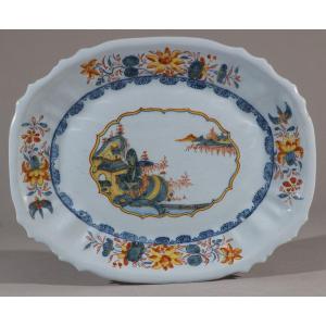 A Maiolica Ferniani Faenza Dish 18th