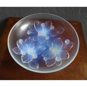 Sabino Opalescent Glass Cup 1930