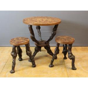 Pedestal Table And Its Stools In Vineyard Circa 1950