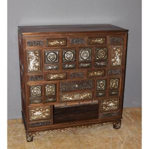 Indochinese Cabinet In Mother-of-pearl Marquetry, Late 19th Century