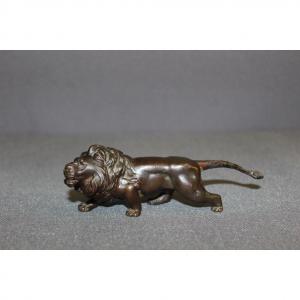 Okimono In Bronze Representing A Lion Around 1900 Signed