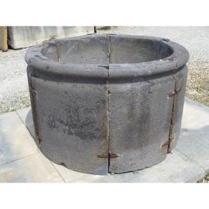 Important Well Made Of Volvic Stone From The Louis XVI Period
