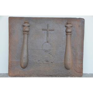 Fireplace Plate With A Cruciform Globe Cast In The 16th Century In Franche-comté (62x53 Cm)