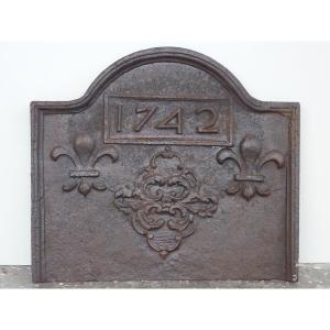 Fireback With Gendarme Hat Dated 1742 (57x51 Cm)