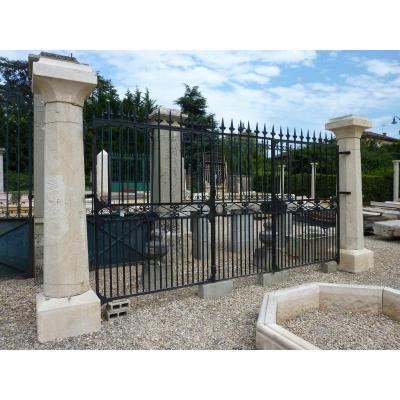 Pair Of Octagonal Pillars Of Stone From The End Of The 18th Century