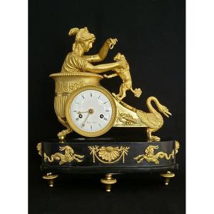 Gilt Bronze Clock "venus Playing With A Dog" Known As "chariot Of Vénus" From The Empire Period