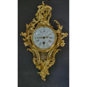 Alcove Cartel Clock In Chiseled And Gilded Bronze, Quarter-ringed, Louis XV Period ,circa 1750