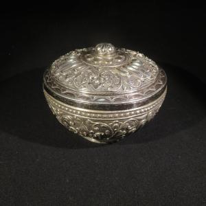 Mughal Pandan Paan Daan Box Or Mughal Silver Betel Box 126gr