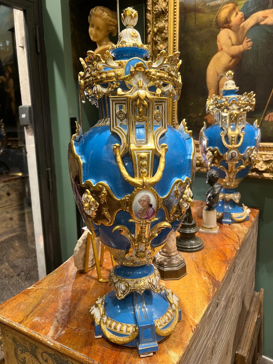 Coppia di grandi vasi in porcellana di Sèvres. Francia, XIX secolo-photo-2