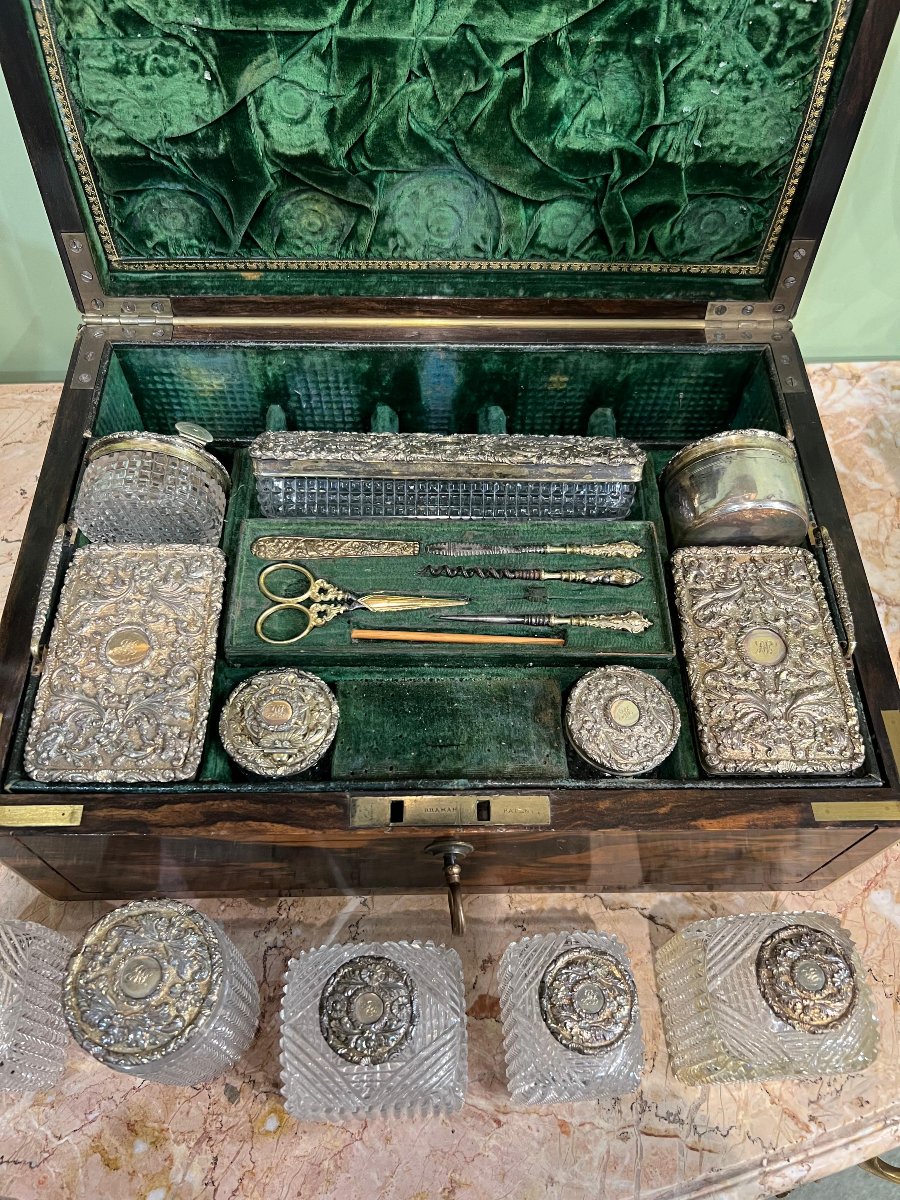 Necessaire in legno, argento sterling e cristallo. Londra, Giorgio IV 1829-photo-2