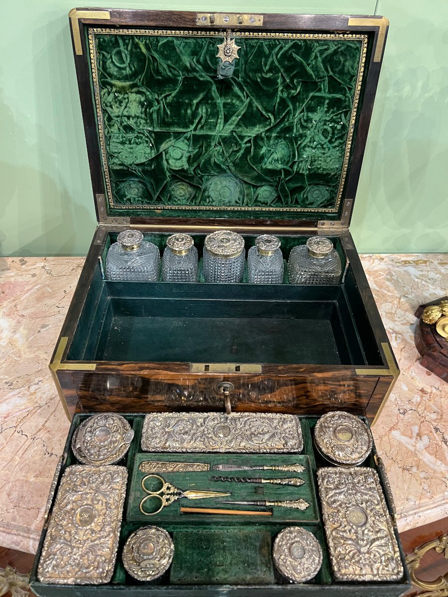 Necessaire in legno, argento sterling e cristallo. Londra, Giorgio IV 1829-photo-4
