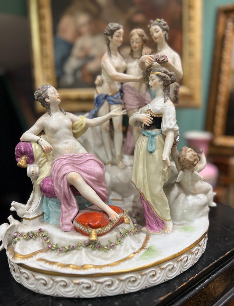 Gruppo di figure in porcellana "Venere e le Muse". Samson, XIX secolo