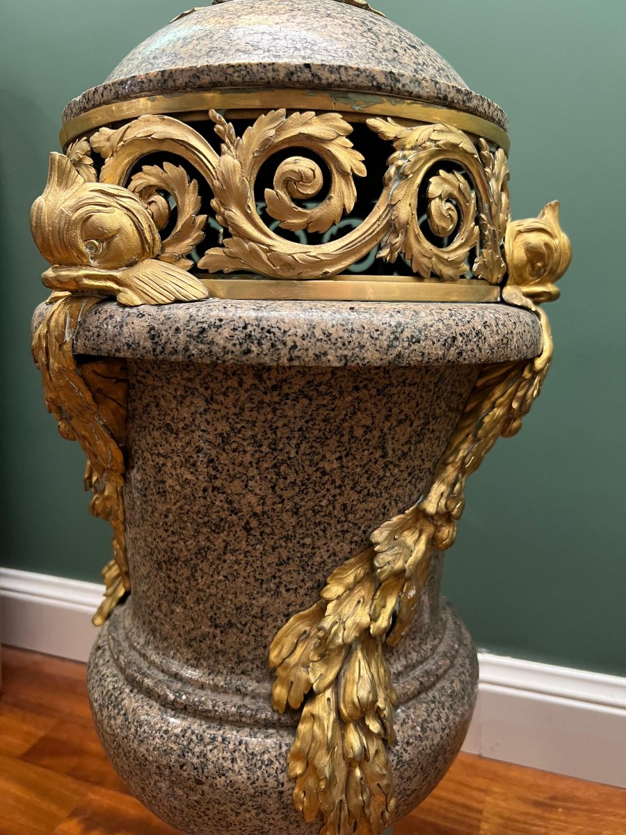 Coppia di vasi in granito e bronzo dorato. Francia, epoca Napoleone III-photo-1