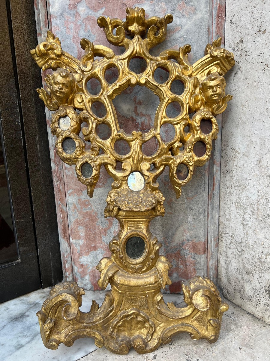 Reliquiario in legno dorato. Roma, XVIII secolo