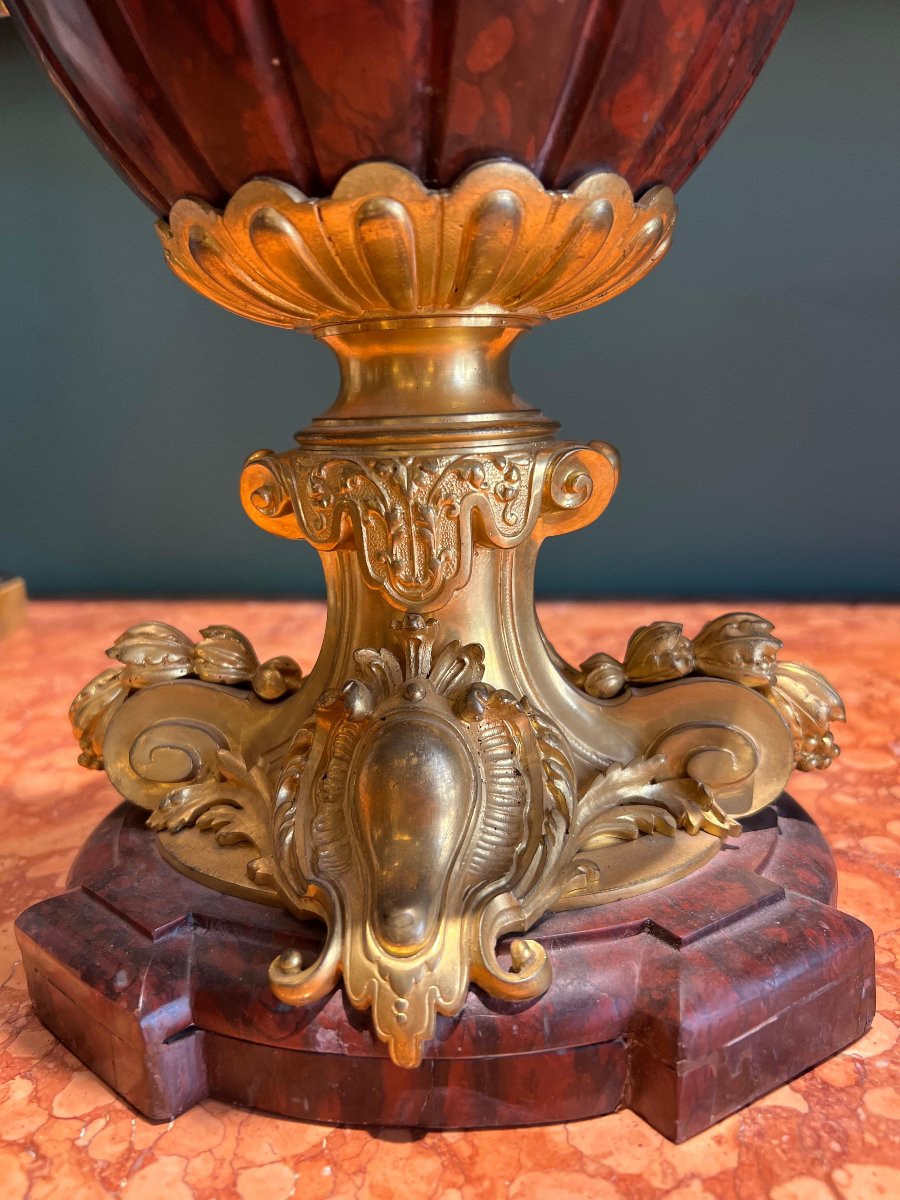 Coppia di vasi in bronzo dorato e marmo rosso. Francia, epoca Napoleone III-photo-3