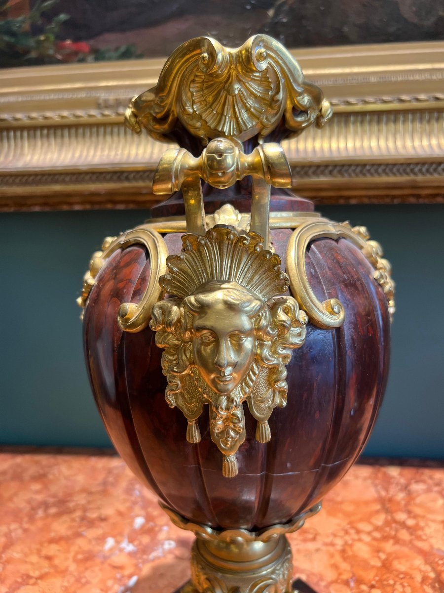 Coppia di vasi in bronzo dorato e marmo rosso. Francia, epoca Napoleone III-photo-3