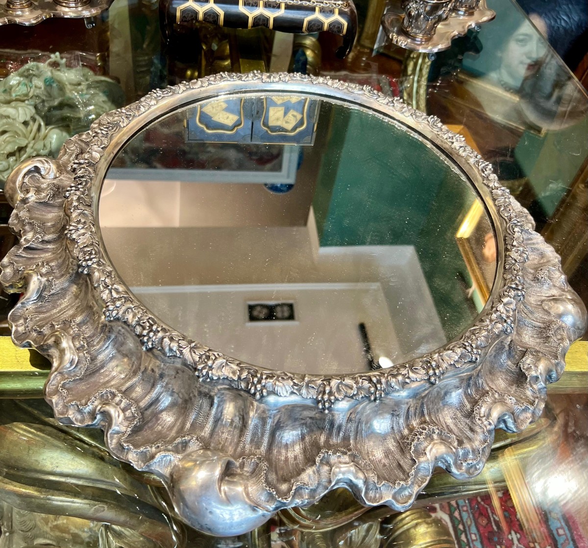 Centrotavola in argento sterling con specchio. Londra, epoca Vittoriana